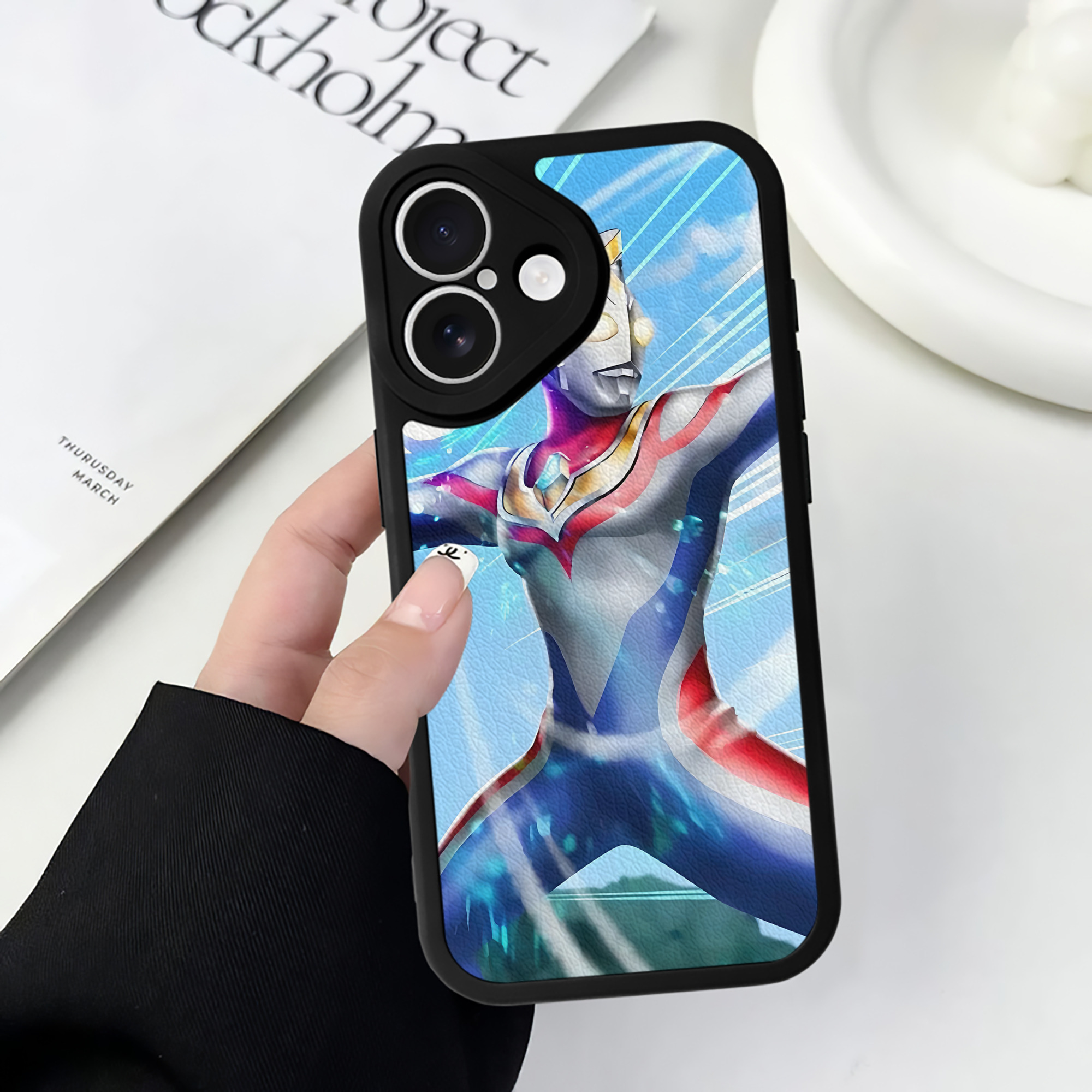（画像用） ウルトラマン Ultraman 【iPhone 16シリーズ対応】シリコンスマホケース（レザー調） 材質：シリコン